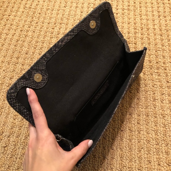 Reptile print clutch w/magnetic fold,soft material - Picture 4 of 6